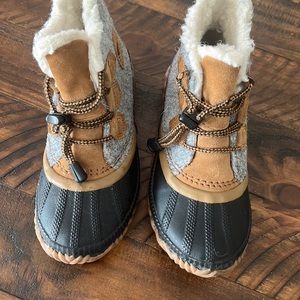 Sorel girls boots excellent condition